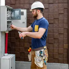 Skrzynki elektryczne zewnętrzne – porady dotyczące wyboru i montażu