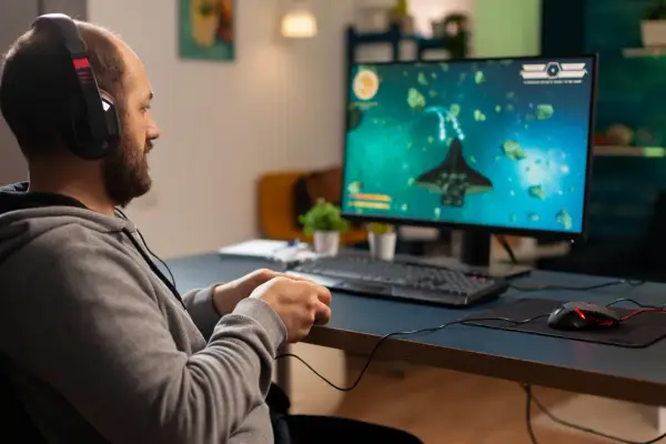Ćwiczenia podczas grania w gry komputerowe? Dlaczego warto?